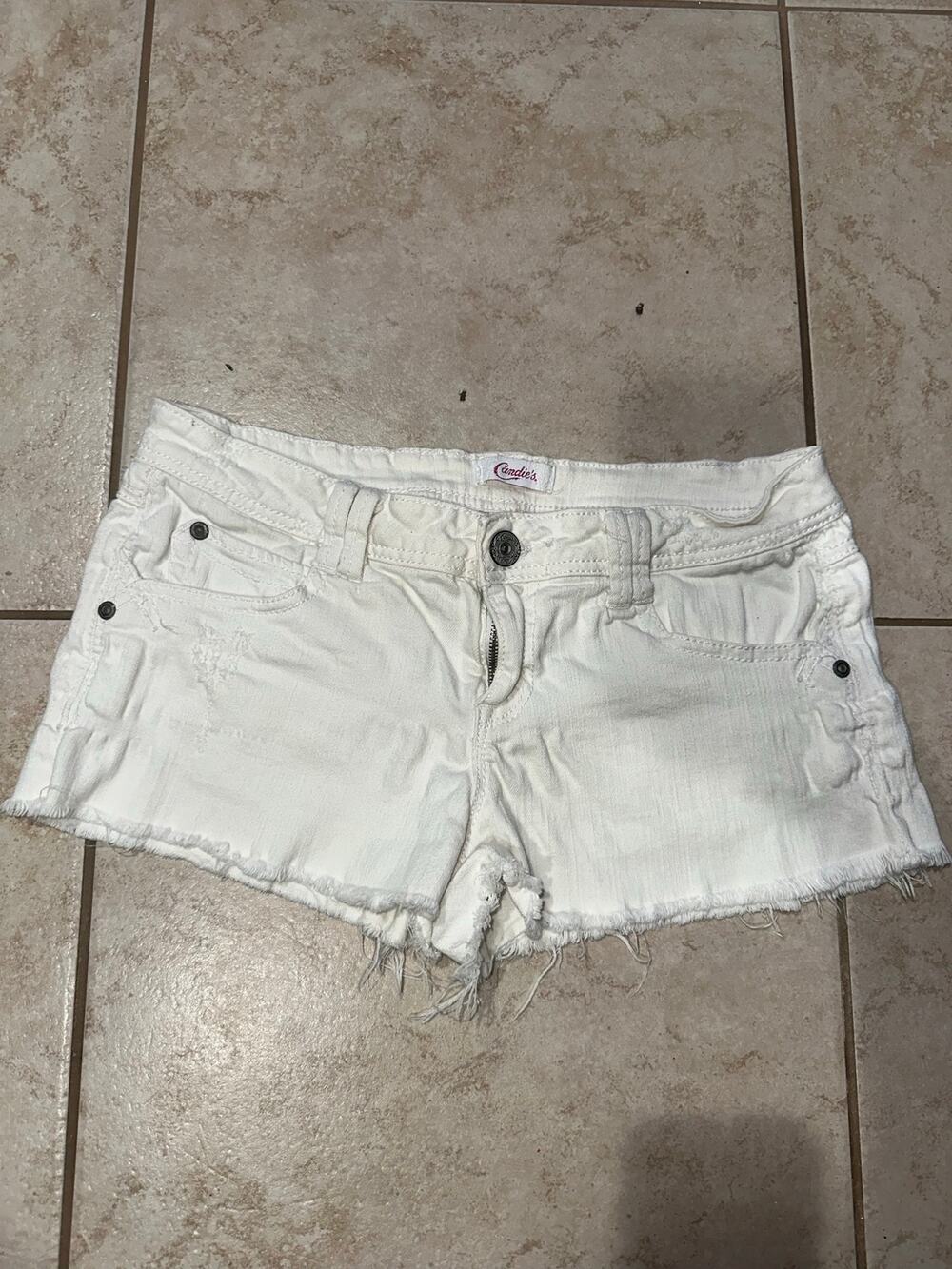Candie’s White Distressed Frayed Denim Shorts Women’s Size 5 Y2K